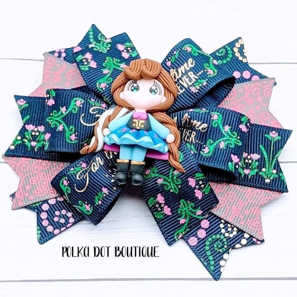 Anna Clay Center Pinwheel Bow