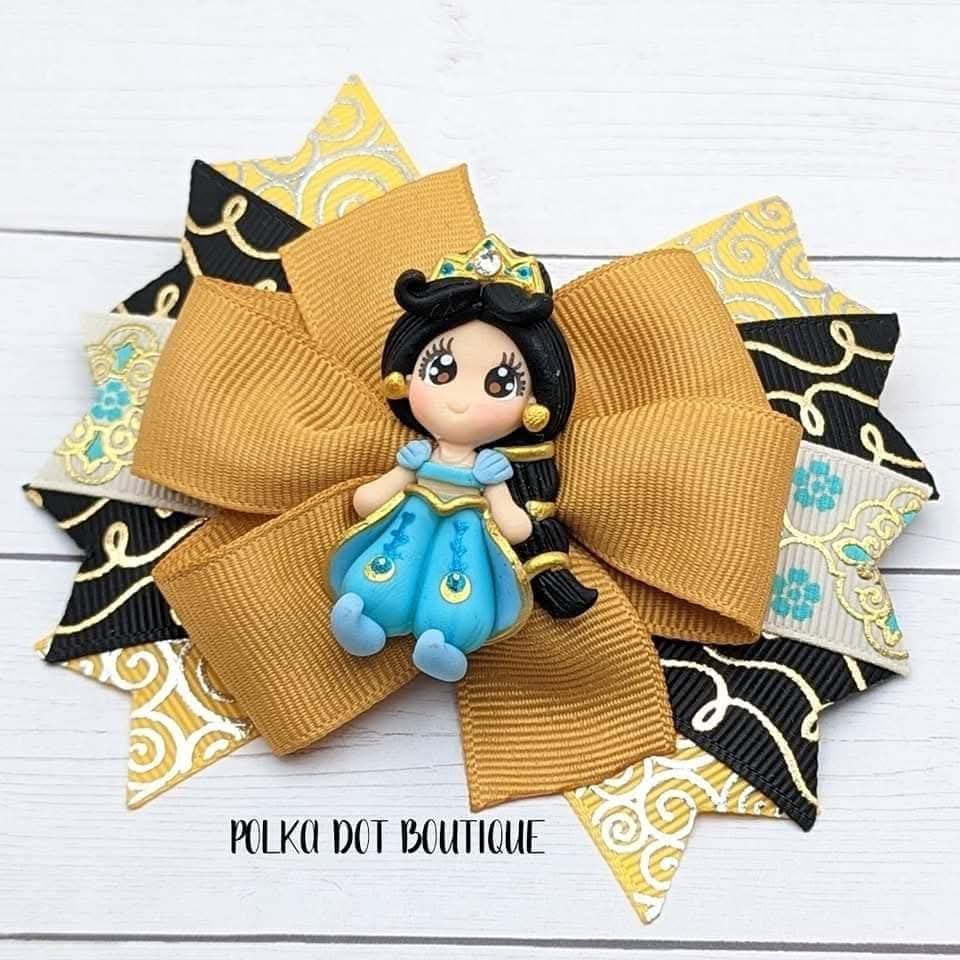 Jasmine Clay Center Pinwheel Bow