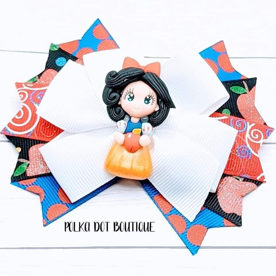 Snow White Clay Center Pinwheel Bow